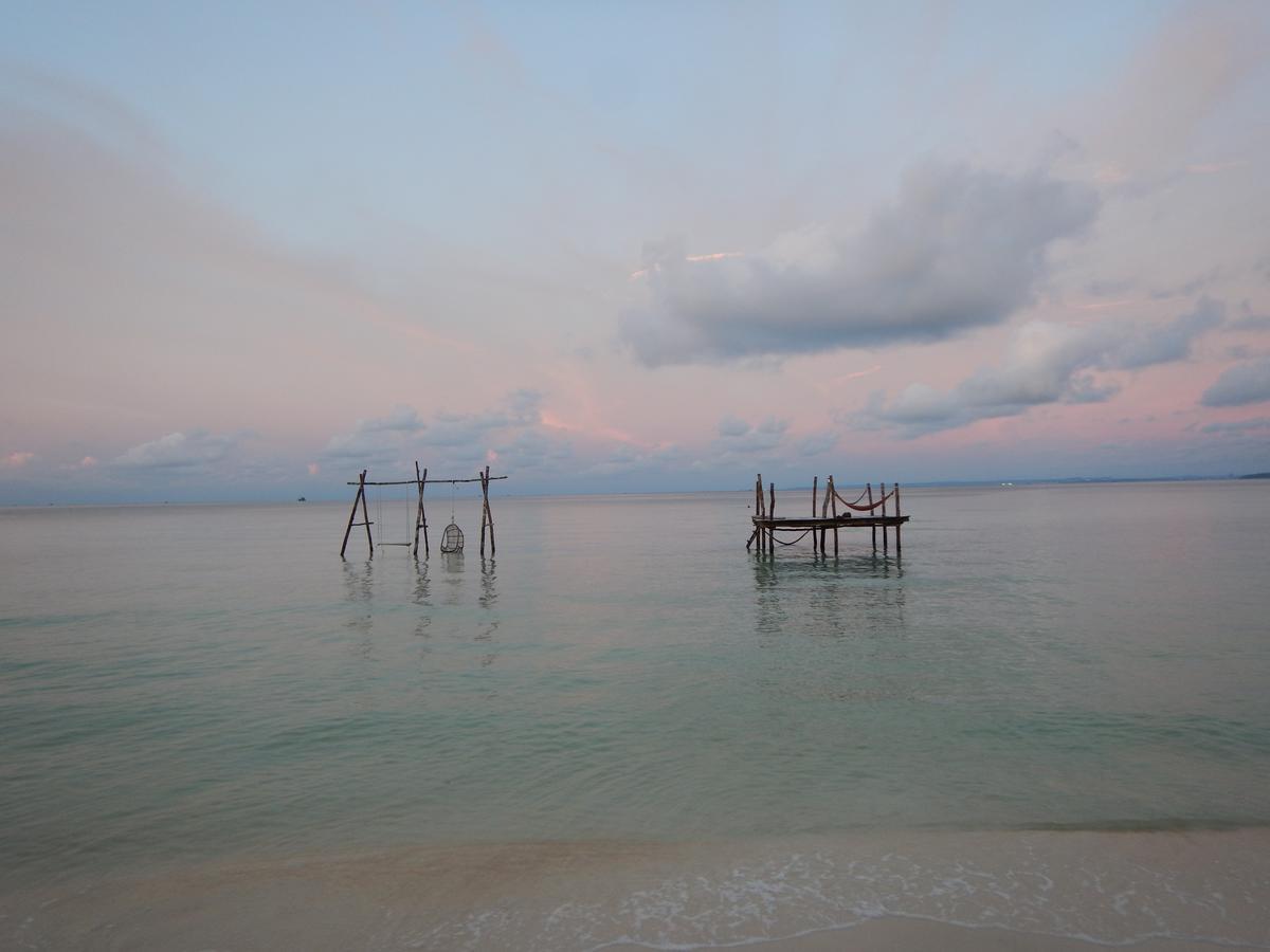 Driftwood Hostel And Bungalows Ко Ронг Санлоем Екстериор снимка