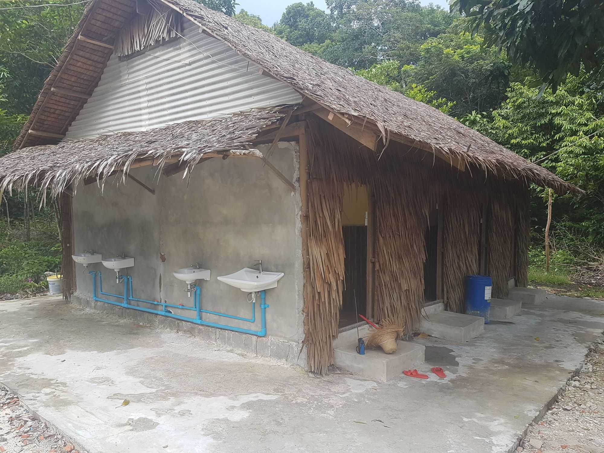 Driftwood Hostel And Bungalows Ко Ронг Санлоем Екстериор снимка